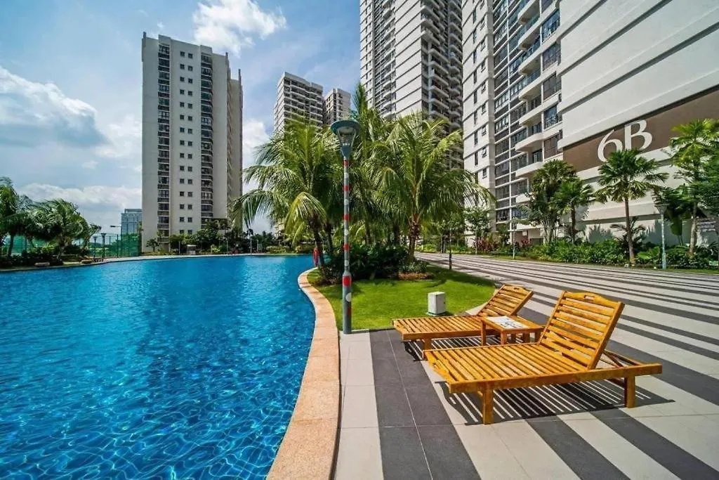 温馨休闲家庭套房3房3厕 6-8人 Danga Bay Country Garden Yi Jia名宿 新山 0*,  马来西亚